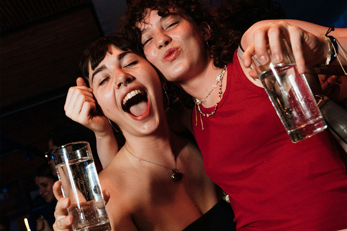 Univers-sante-blaise-filles-verres-eau